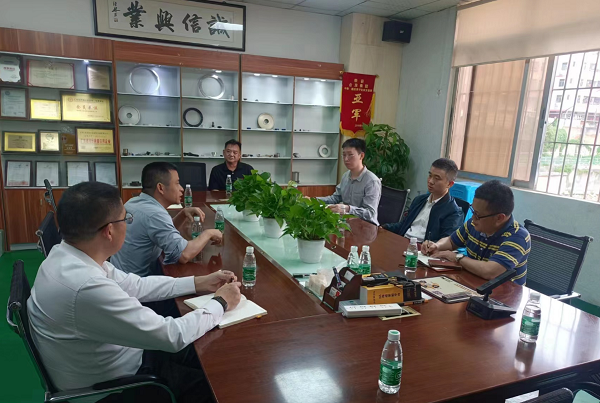 合發齒輪總經理曹小林先生進行接待,并做工作匯報 合發齒輪總經理曹小林先生進行接待,并做工作匯報